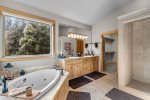 Aspen Lodge, Large en Suite Bath with His & Hers Sinks including Shower and Jetted Tub
